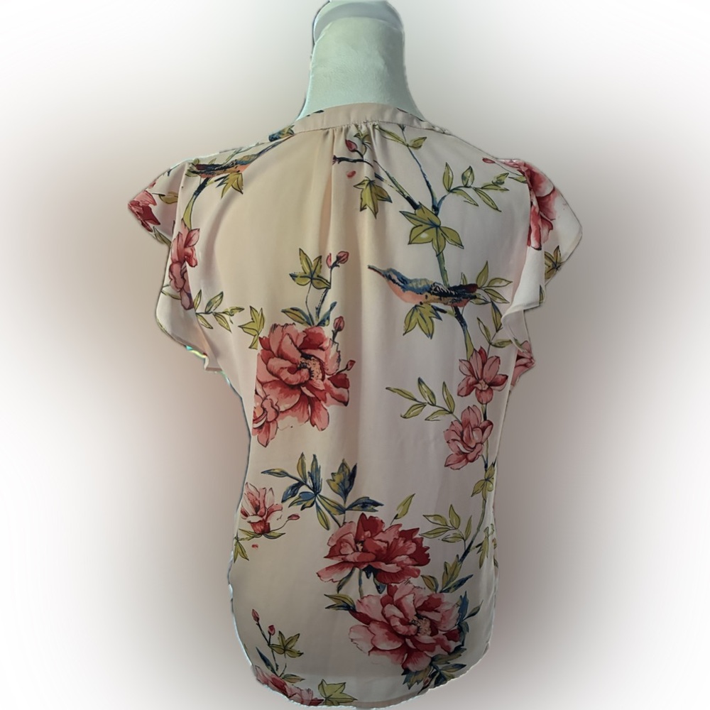 🦜 Premise Studio Cream Blouse with Floral and Bird Design - Picture 2 of 11